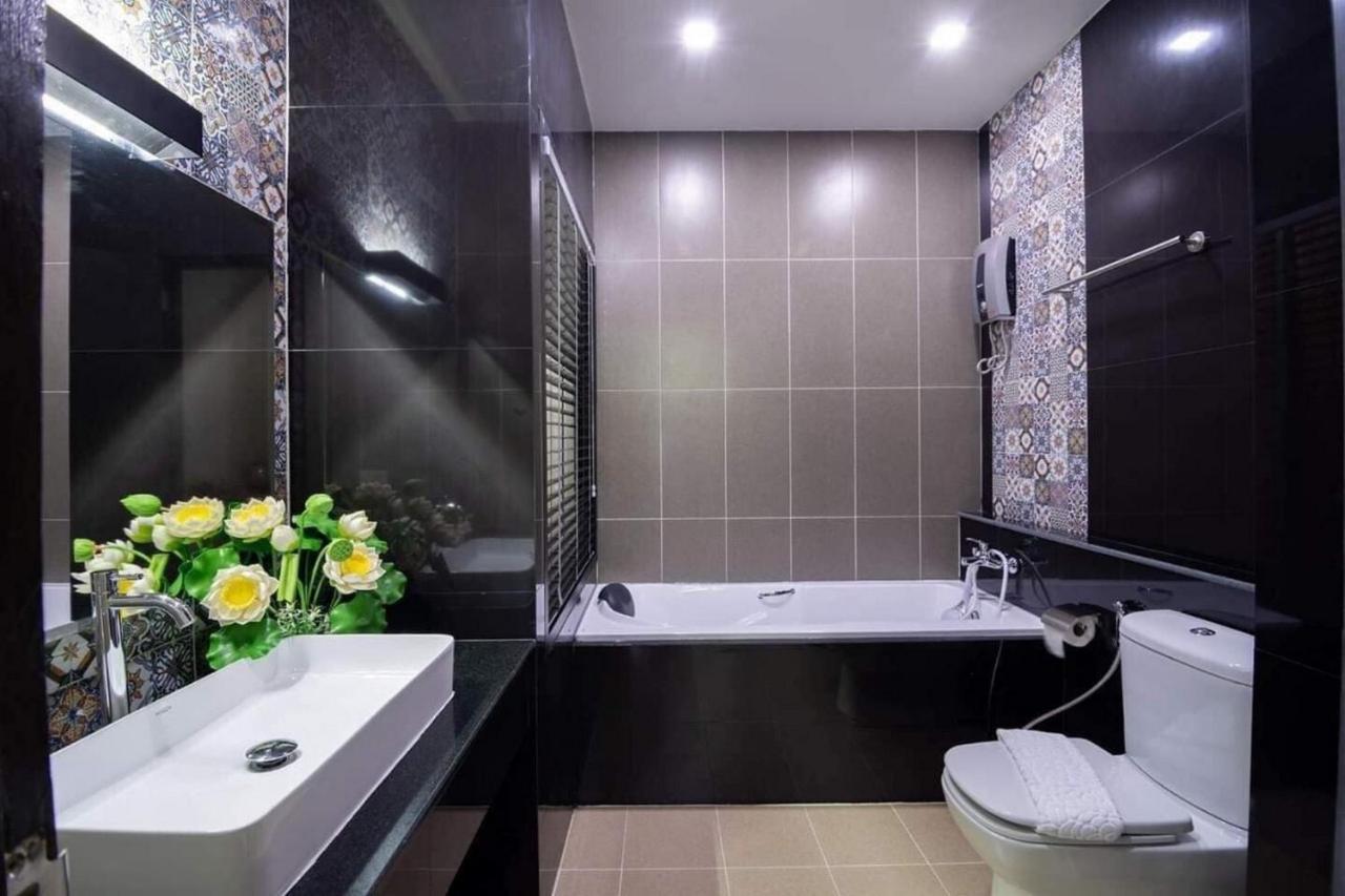 Pura Nakhon Hotel Nakhon Si Thammarat Exteriör bild